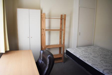 4 bedroom Detached house to let in Beeston Road, Dunkirk, Nottingham, NG7