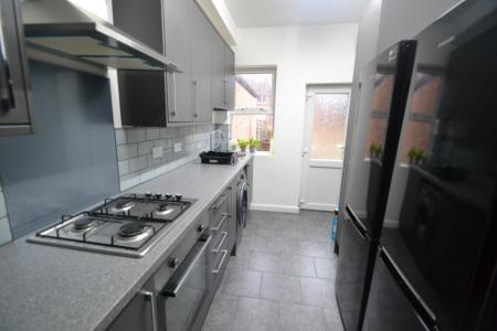4 bedroom Detached house to let in Beeston Road, Dunkirk, Nottingham, NG7