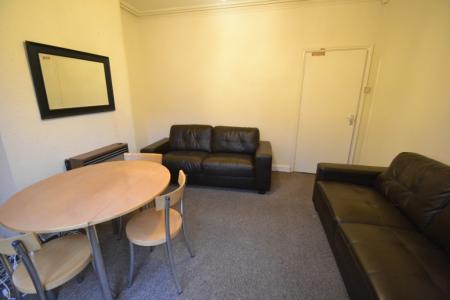 4 bedroom Detached house to let in Beeston Road, Dunkirk, Nottingham, NG7