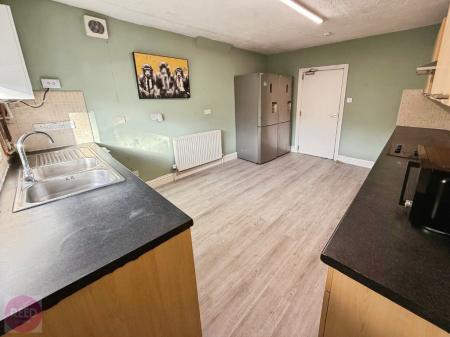 6 bedroom Detached house to let in Derby Road, Lenton, Nottingham, NG7