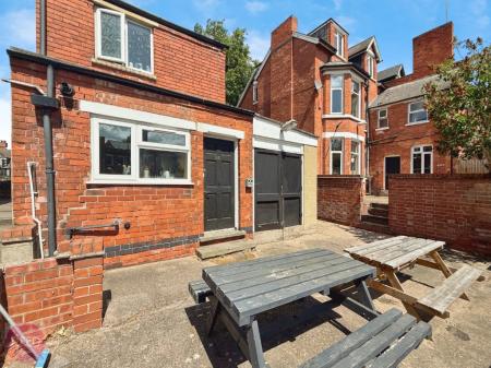 6 bedroom Detached house to let in Derby Road, Lenton, Nottingham, NG7