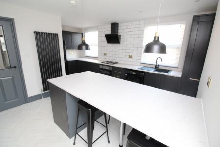 4 bedroom Flat to let in Henry Road, West Bridgford, NG2