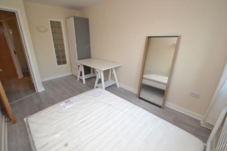 2 bedroom Flat to let in Portland Square, Raleigh Street, Nottingham, NG7