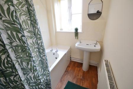 2 bedroom Flat to let in Henry Road, West Bridgford, NG2