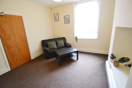 2 bedroom Flat to let in Henry Road, West Bridgford, NG2