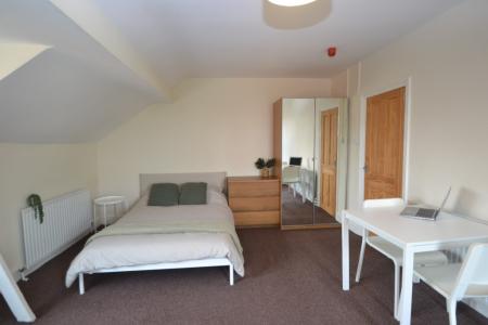1 bedroom Studio flat to let in Musters Road, West Bridgford, NG2