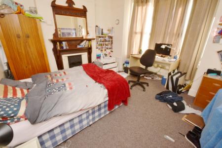 4 bedroom Detached house to let in (4BED) Kimbolton Avenue, Lenton, Nottingham, NG7