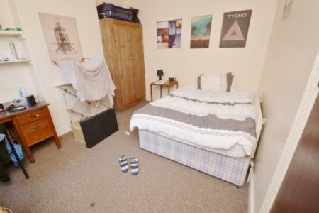 4 bedroom Detached house to let in (4BED) Kimbolton Avenue, Lenton, Nottingham, NG7