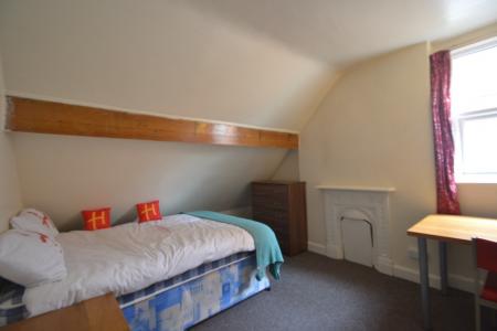 4 bedroom Semi-detached house to let in (4BED) Derby Grove, Lenton, Nottingham, NG7