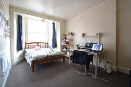 4 bedroom Semi-detached house to let in (4BED) Derby Grove, Lenton, Nottingham, NG7