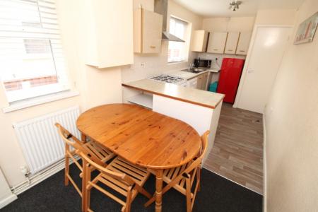 3 bedroom Flat to let in Dunkirk Road (3 Bed), Dunkirk, Nottingham, NG7