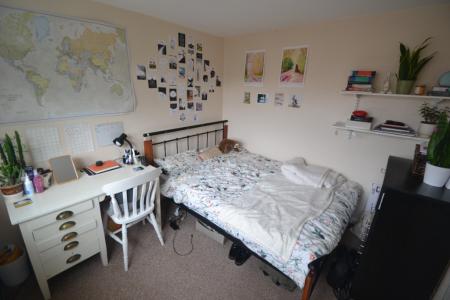 4 bedroom Terraced House to let in Forsythia Gardens, Lenton, Nottingham, NG7