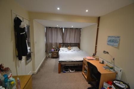 4 bedroom Terraced House to let in Forsythia Gardens, Lenton, Nottingham, NG7