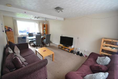 4 bedroom Terraced House to let in Forsythia Gardens, Lenton, Nottingham, NG7