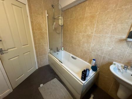 6 bedroom Flat to let in (5 Bed) Millicent Road, West Bridgford, NG2