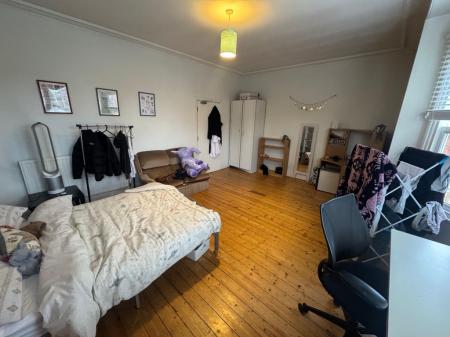 6 bedroom Flat to let in (5 Bed) Millicent Road, West Bridgford, NG2