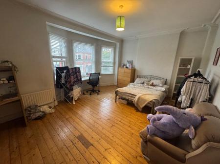 6 bedroom Flat to let in (5 Bed) Millicent Road, West Bridgford, NG2