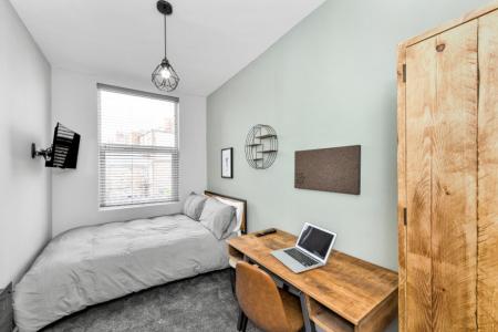 12 bedroom Town house to let in (12-bed) Waverley Street, Arboretum, Nottingham, NG7