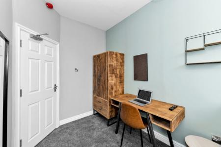 12 bedroom Town house to let in (12-bed) Waverley Street, Arboretum, Nottingham, NG7