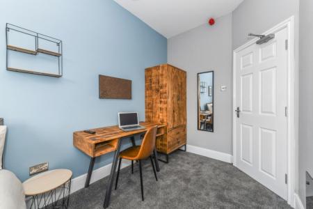 12 bedroom Town house to let in (12-bed) Waverley Street, Arboretum, Nottingham, NG7