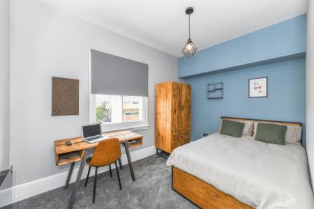 12 bedroom Town house to let in (12-bed) Waverley Street, Arboretum, Nottingham, NG7