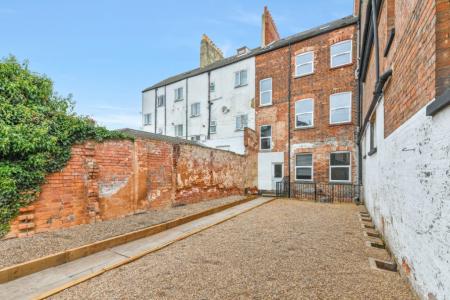12 bedroom Town house to let in (12-bed) Waverley Street, Arboretum, Nottingham, NG7