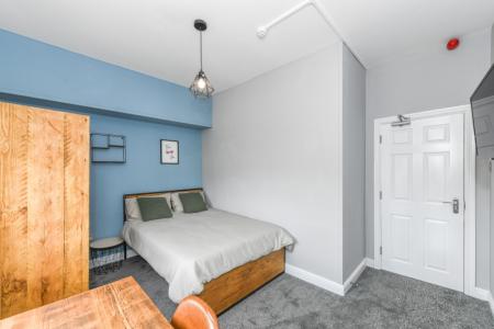 12 bedroom Town house to let in (12-bed) Waverley Street, Arboretum, Nottingham, NG7