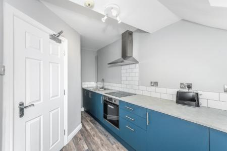 12 bedroom Town house to let in (12-bed) Waverley Street, Arboretum, Nottingham, NG7