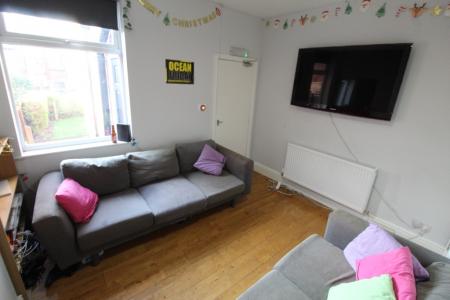 5 bedroom Semi-detached house to let in (5BED) Harrington Drive, Lenton, Nottingham, NG7