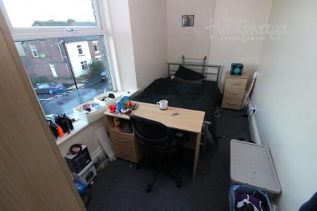 4 bedroom Property to let in Flat 3, 21 Pickmere Road, S10