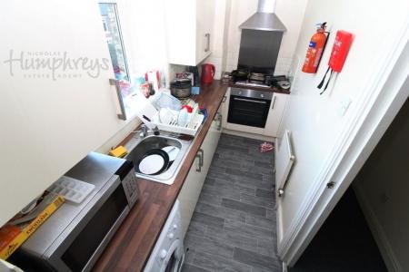 4 bedroom Property to let in Flat 3, 21 Pickmere Road, S10