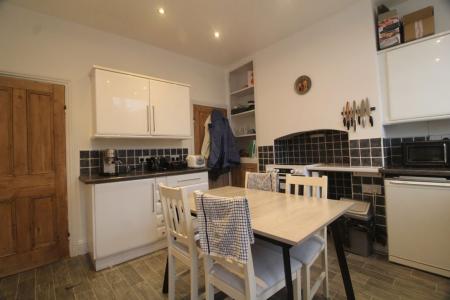 3 bedroom Property to let in Coombe Road, S10 1FF