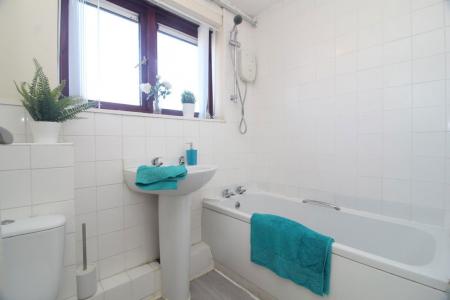 3 bedroom Property to let in St Georges Close, S3 7HJ