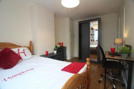 3 bedroom Property to let in St Georges Close, S3 7HJ