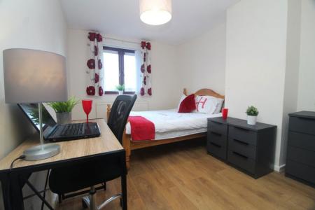 3 bedroom Property to let in St Georges Close, S3 7HJ