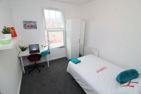 4 bedroom Property to let in Glossop Road, S10