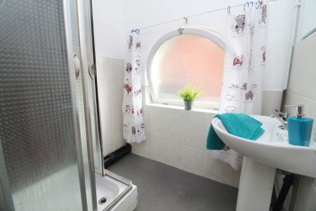 4 bedroom Property to let in Glossop Road, S10
