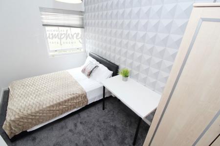 5 bedroom Property to let in Glossop Road, S10 2GZ