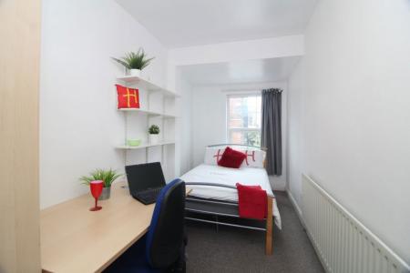 3 bedroom Property to let in Glossop Road, S10 2HP