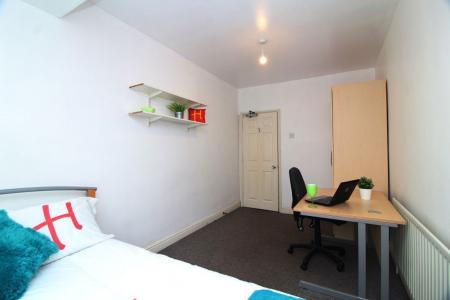 3 bedroom Property to let in Glossop Road, S10 2HP