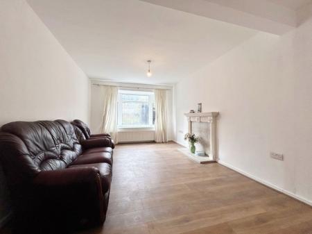 3 bedroom Property to let in Ashberry Gardens, S6 3GX