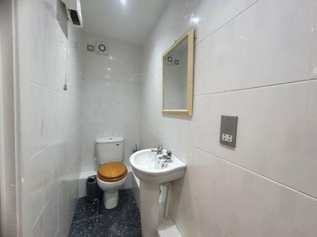 1 bedroom Property to let in Glossop Road, S10 2GZ