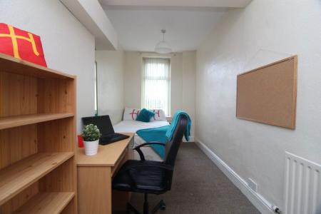 5 bedroom Property to let in Brighton Terrace Road, S10 1NU