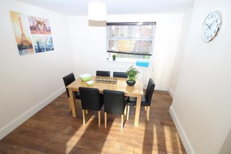 1 bedroom Property to let in Holland Place, S2 - 1 ROOM LEFT!!