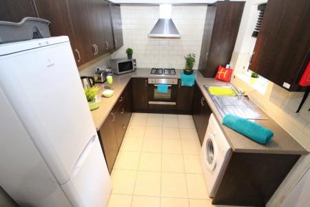 1 bedroom Property to let in Holland Place, S2 - 1 ROOM LEFT!!