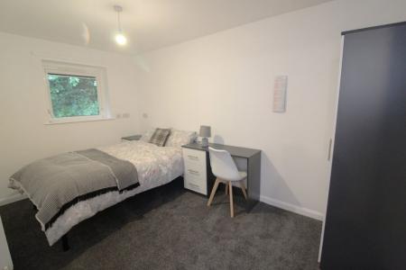 4 bedroom Property to let in 4 Bedroom House, Norfolk Park Road, Bill inc