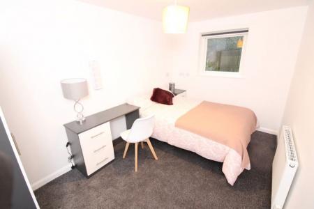 4 bedroom Property to let in 4 Bedroom House, Norfolk Park Road, Bill inc