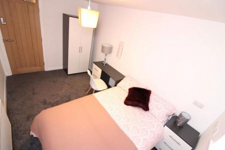 4 bedroom Property to let in 4 Bedroom House, Norfolk Park Road, Bill inc