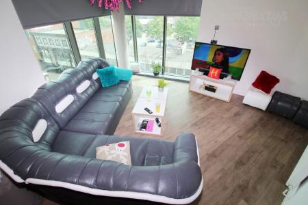 1 bedroom Property to let in London Court- S2 - 8am to 8pm Viewings