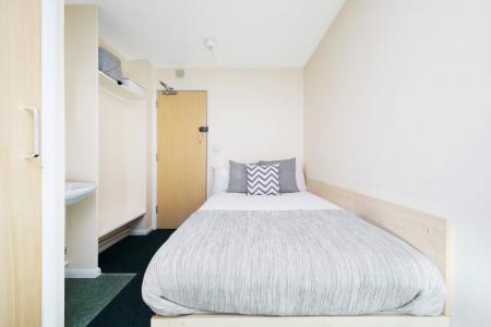 4 bedroom Property to let in 4 Bed Appartment - Leadmil Point